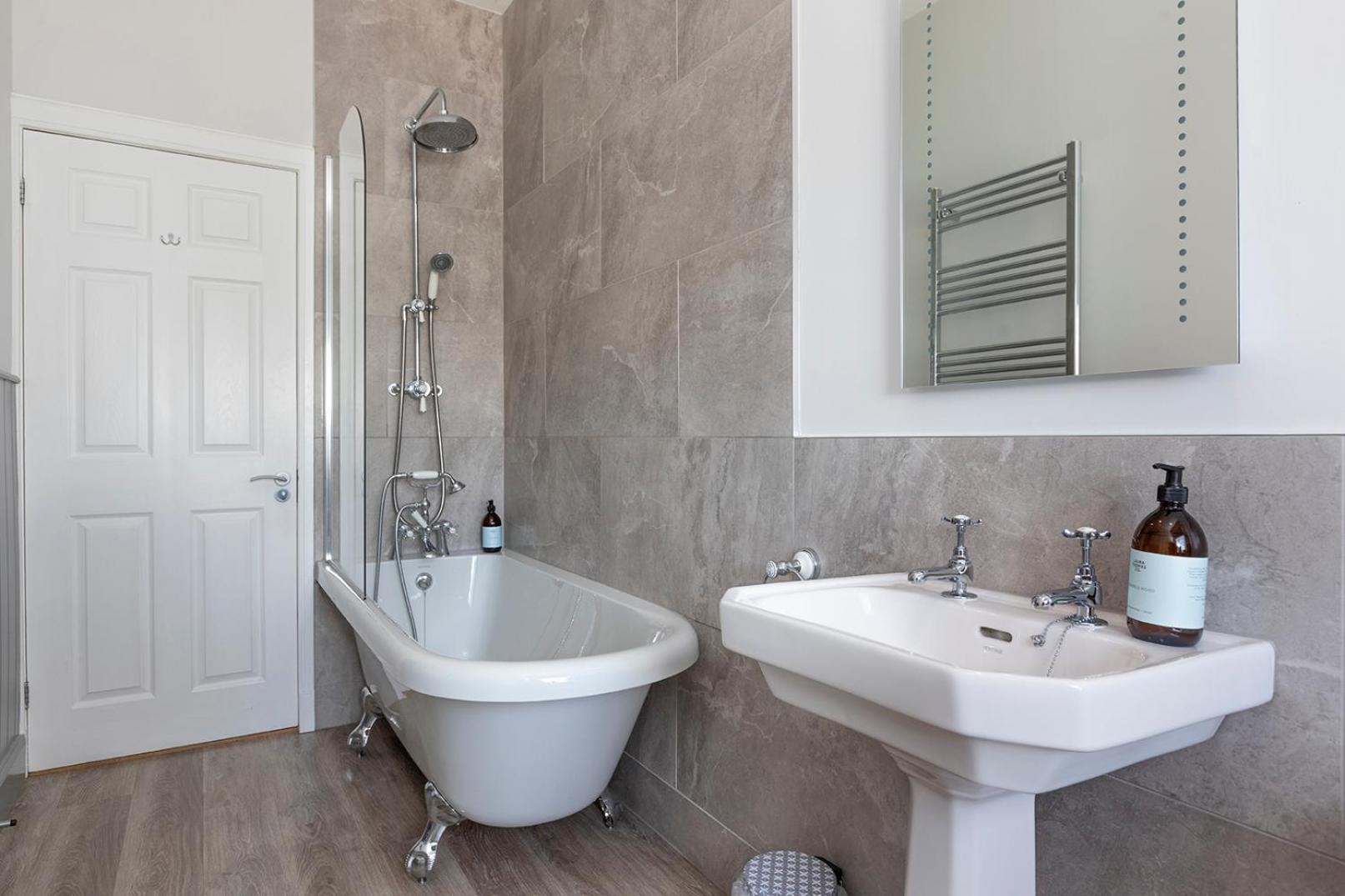Laundry Cottage: Drumlanrig Castle Торнхил Екстериор снимка