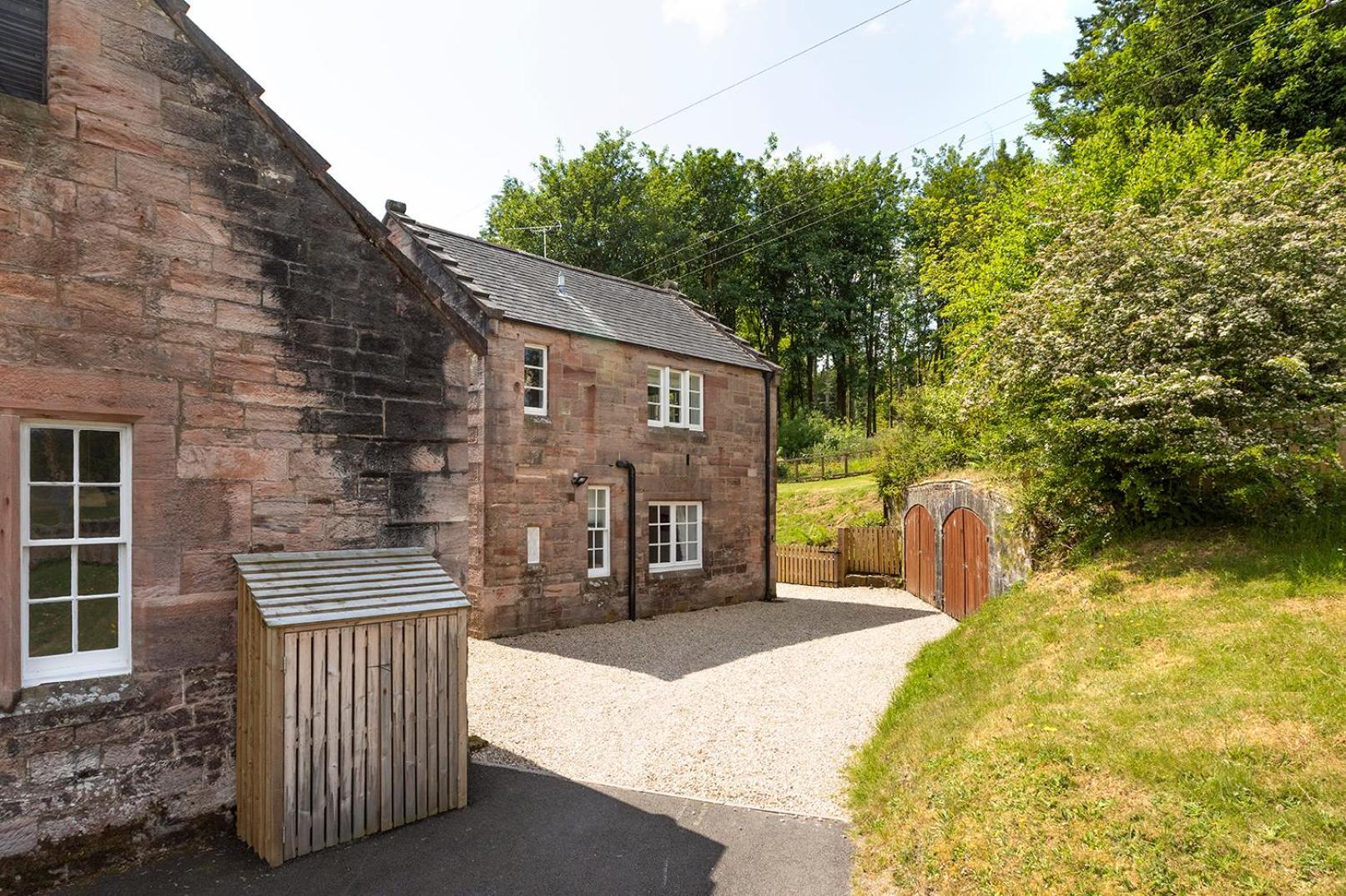 Laundry Cottage: Drumlanrig Castle Торнхил Екстериор снимка